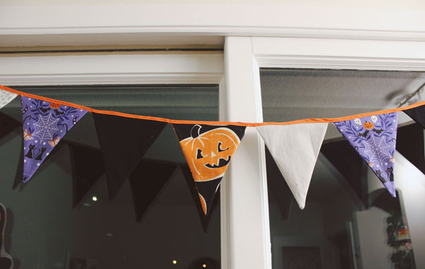 Halloween Bunting // Boots and Cats